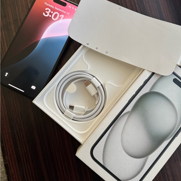 Iphone 15 unlocked to any carrier - Picture 1 of 6